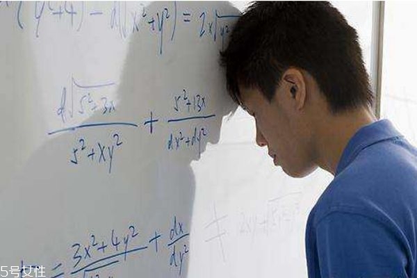 吃哪些食物会让人心情好起来(吃什么食物可以让人心情好) 吃哪些食物会让人心情好起来(吃什么食物可以让人心情好)