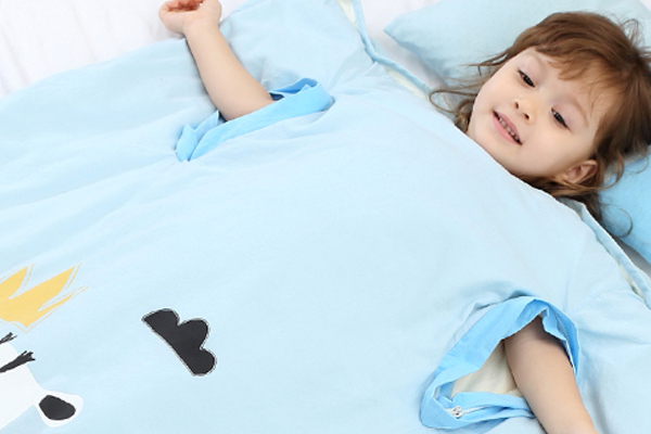 宝宝睡袋适合什么年龄(睡袋适合多大年龄的宝宝)