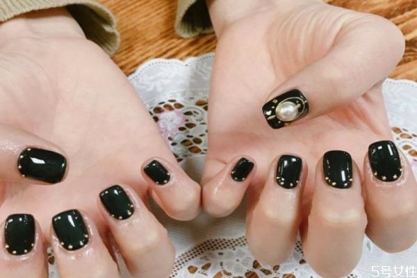 卸甲水对皮肤有伤害吗,卸甲水会腐蚀皮肤吗