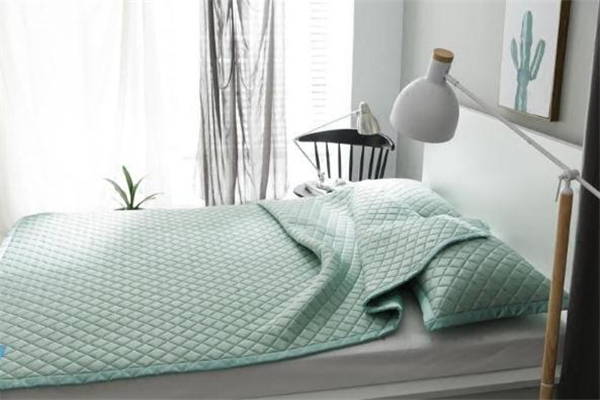 保湿精华液怎么用(保湿精华液怎么使用) 保湿精华液怎么用(保湿精华液怎么使用)