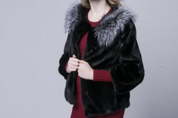 黑色貂皮应该如何保养(黑色貂皮怎么保养)