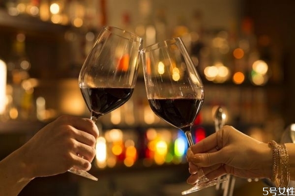 宿醉怎么缓解(宿醉怎么缓解头痛)