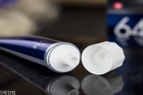 一般牙膏的主要成分是什么呢(牙膏 主要成分)