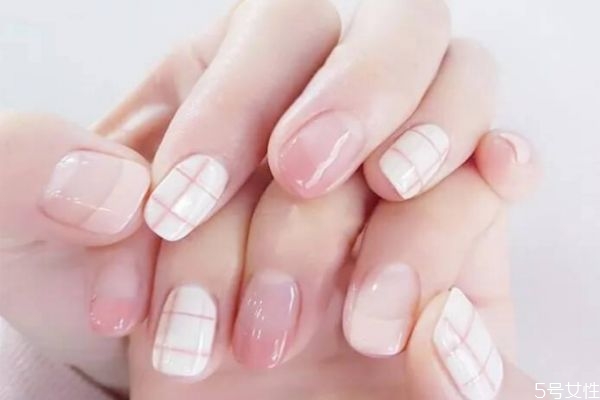 精华液可以涂全脸吗(眼部精华液可以涂全脸吗)