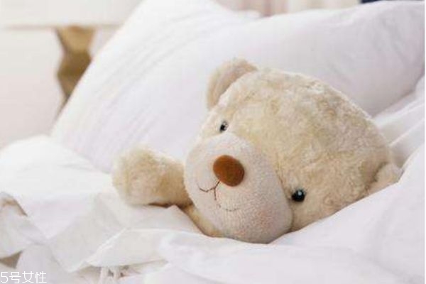 孕妇可以裸睡吗(孕妇晚上睡觉适合裸睡吗)