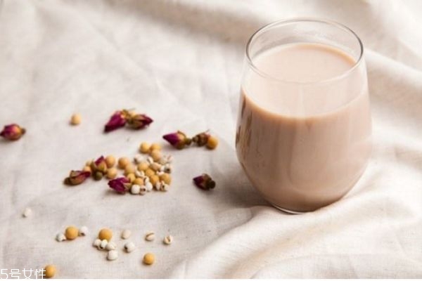 老年人的饮食原则(老年人的饮食原则正确的是) 老年人的饮食原则(老年人的饮食原则正确的是)