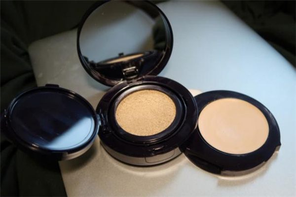 玫瑰花泡水可以敷脸吗(玫瑰花泡水可以敷脸吗?泡过的玫瑰花敷脸好吗?)