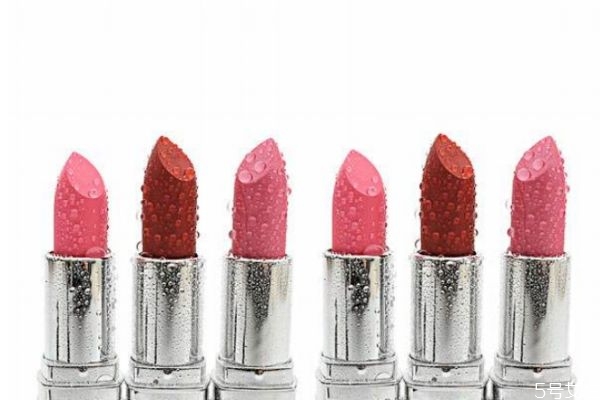 使用玫瑰水的7大好处(玫瑰水的好处) 使用玫瑰水的7大好处(玫瑰水的好处)