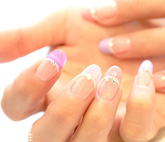 指甲变黄的原因(指甲边缘变黄是什么原因) 指甲变黄的原因(指甲边缘变黄是什么原因)