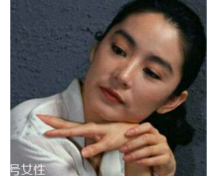 哪些明星有屁股下巴(明星的下巴)