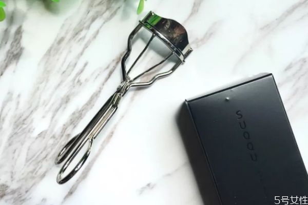 冬天刷牙用冷水还是热水(冬天刷牙用冷水还是热水好) 冬天刷牙用冷水还是热水(冬天刷牙用冷水还是热水好)