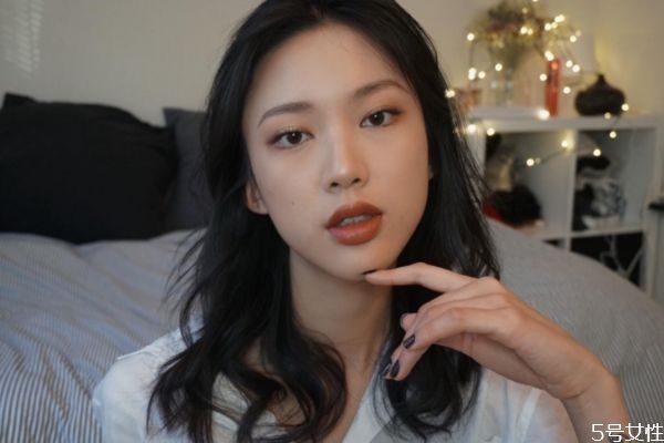 最简单的妆容,精致的妆容