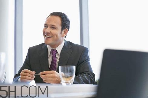 棕色腮红适合什么肤色,腮红颜色决定什么颜色