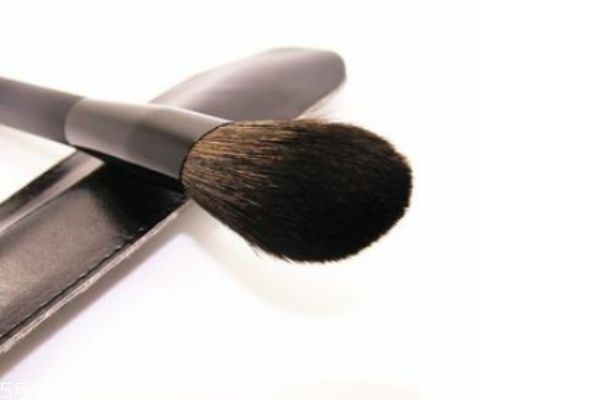 如何改善手脚冰冷(如何改善手脚冰凉的体质) 如何改善手脚冰冷(如何改善手脚冰凉的体质)