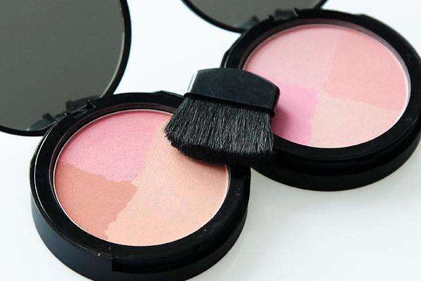 黄皮肤适合什么颜色腮红,皮肤黄用什么颜色的腮红 黄皮肤适合什么颜色腮红,皮肤黄用什么颜色的腮红