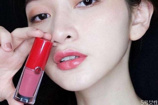 精华液和原液谁更有用(精华液和原液)