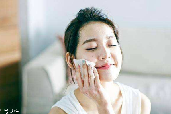 白醋洗脸多久能变白(白醋洗脸多久能变白怎么稀释)