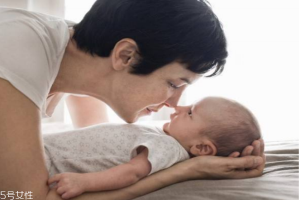 女性生育能力为何下降(女性生育率)