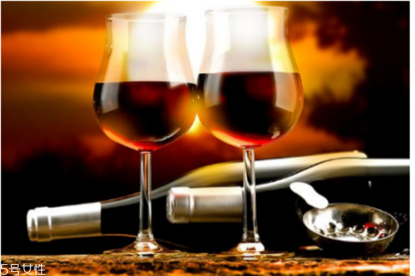 红酒的正确喝法(红酒的正确喝法程序)