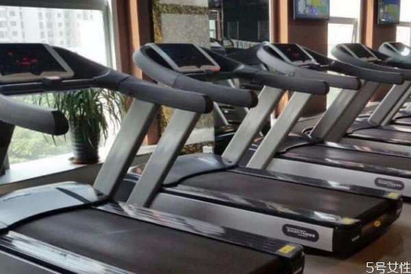 在跑步机上怎么瘦腿(跑步机怎么瘦小腿) 在跑步机上怎么瘦腿(跑步机怎么瘦小腿)