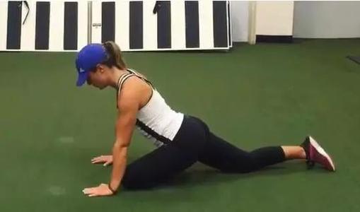 深蹲后拉伸的技巧(深蹲后如何拉伸)