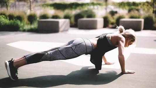 波比跳和慢跑有什么优缺点(波比跳好还是跑步好)