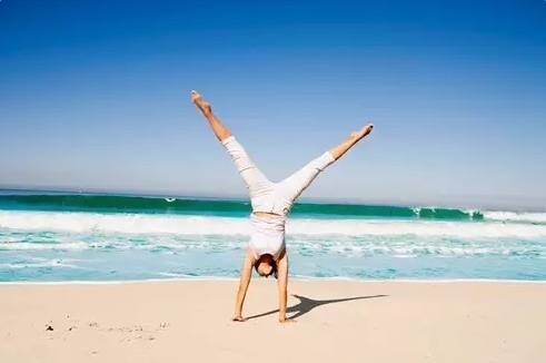 倒立能练腹肌吗(倒立能练腹肌吗)