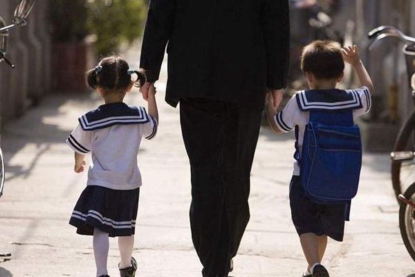 家长接孩子放学,幼儿园放学接孩子规则