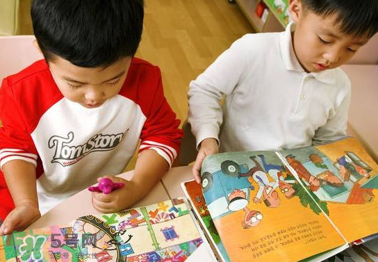 性教育应该在小孩哪个时期开始进行,对儿童进行性教育的关键时期