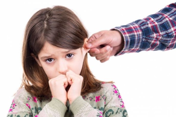 孩子犯错时父母该怎么做,小孩犯错误,父母应该怎么处理