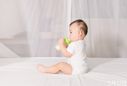 新生儿多长时间喂一次奶粉,新生儿一般多久喂一次母乳