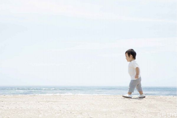 鼠年给宝宝起什么小名字好听男宝,鼠年给宝宝起什么小名字好听女