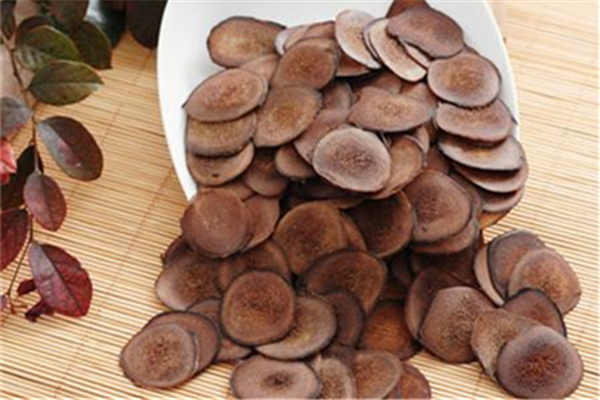 40岁女人可以吃鹿茸吗,男人吃人参好还是鹿茸好