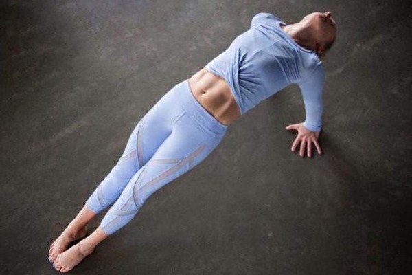 精华液怎么用(精华液怎么用使用的正确方法)