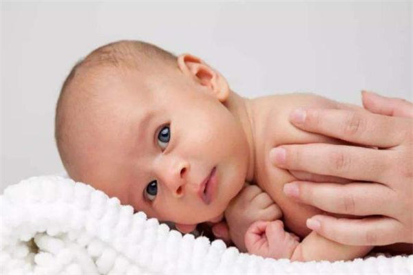 新生儿红色胎记怎么能去除,新生儿胎记怎么能去除