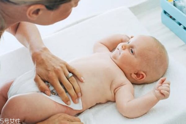 新生儿便秘有什么症状表现,新生儿便秘是什么症状