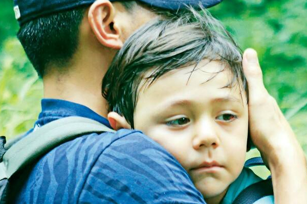 小孩子晚上老是哭闹怎么回事,宝宝夜哭是怎么回事