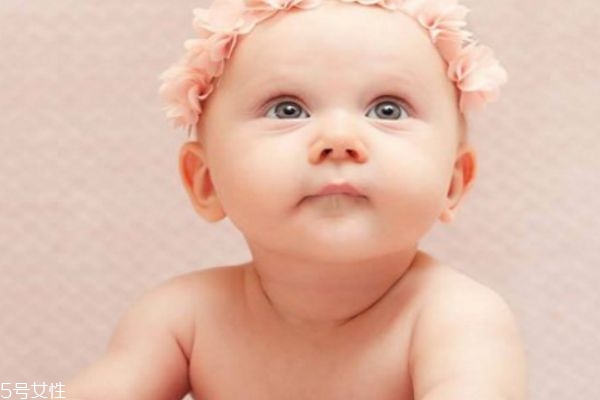 捏婴儿鼻子会变挺吗,刚出生的宝宝捏鼻子真的能挺吗?