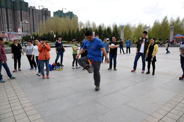 哪些人不宜踢毽子(什么人不适合踢毽子)