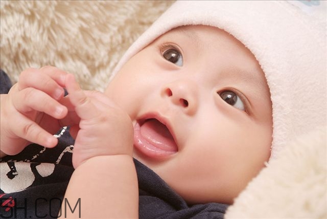 刚出生婴儿一个月长几斤正常,新生婴儿一个月长几斤才算正常 刚出生婴儿一个月长几斤正常,新生婴儿一个月长几斤才算正常