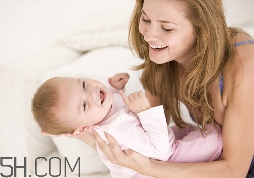 30天新生儿能看多远,出生30天的宝宝眼睛能看多远