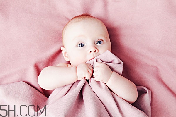 刚出生10天的宝宝拉肚子怎么办,10天的婴儿拉肚子怎么办 刚出生10天的宝宝拉肚子怎么办,10天的婴儿拉肚子怎么办