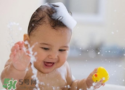 新生儿痤疮的症状及原因,什么是新生儿痤疮