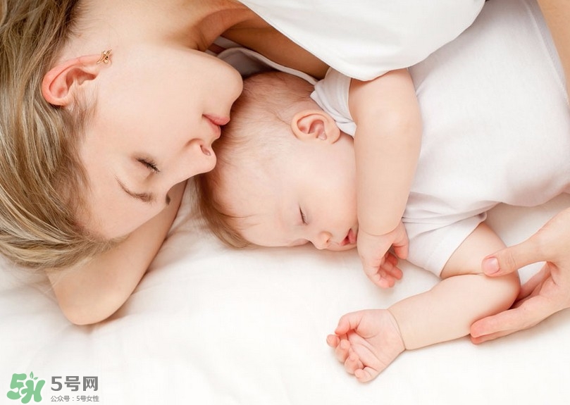 母乳喂养奶水不够吃怎么添加奶粉,母乳和奶粉一起喂宝宝好吗