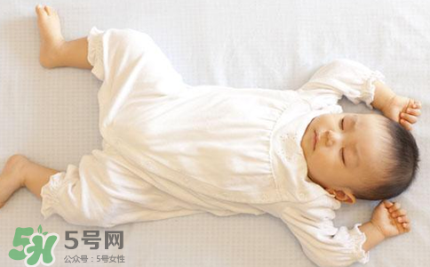 孩子睡觉突然大哭是什么原因,宝宝睡觉时突然大哭 孩子睡觉突然大哭是什么原因,宝宝睡觉时突然大哭