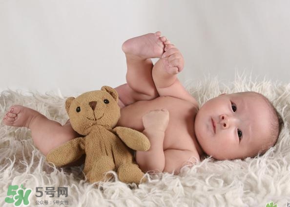 新生宝宝受到惊吓怎么办,新生婴儿常常出现惊吓怎么办