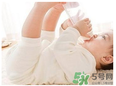 新生儿一个月正常长几斤长几厘米,新生儿一个月一般长几斤