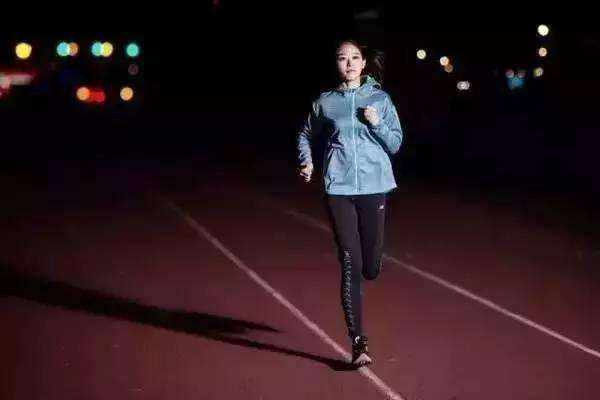 晚上跑步会影响睡眠吗(晚上跑步会影响睡眠吗?)