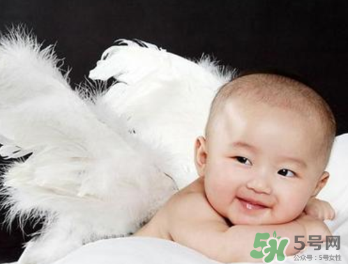 新生儿宝宝吃母乳拉稀怎么回事,新生儿一吃母乳就拉稀怎么办