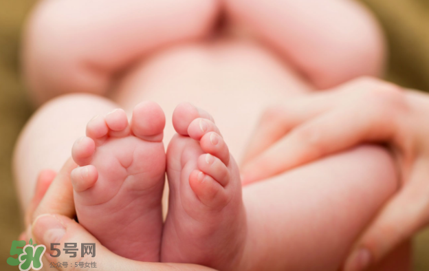 女宝宝洗澡要注意哪些,给女宝宝怎么洗澡